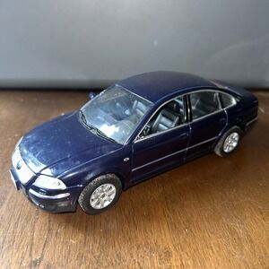 Welly 1:18‎ Scale 2001 Volkswagen Passat Sedan Blue Loose Diecast Car